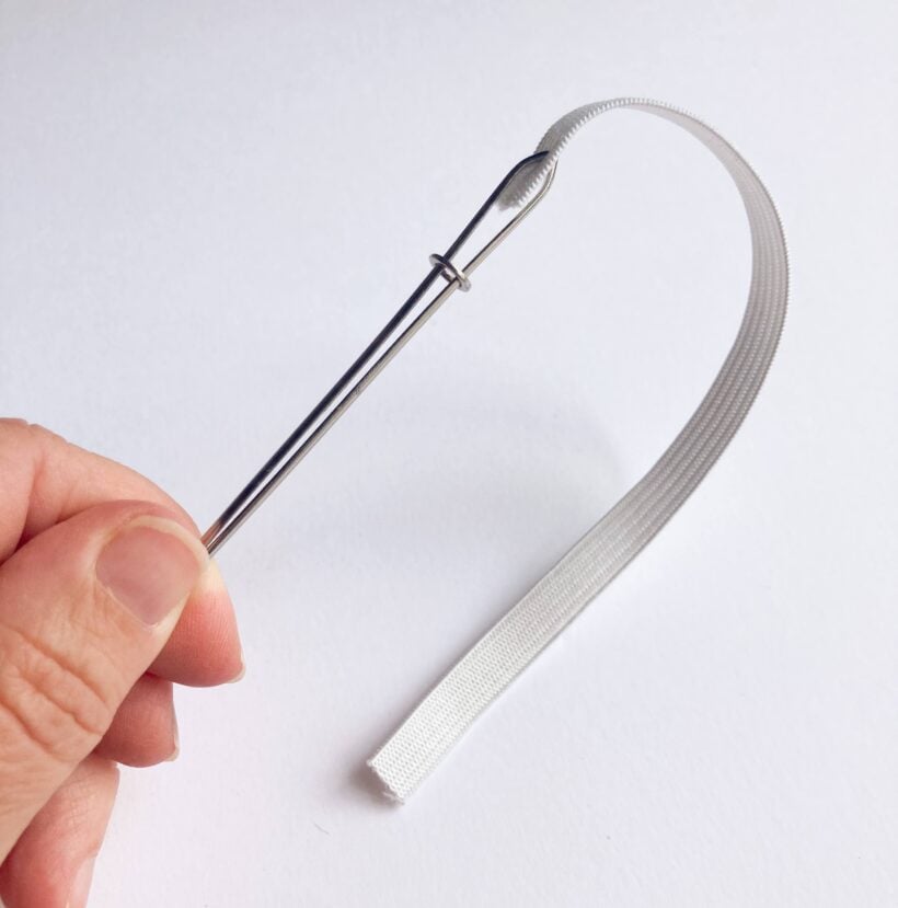Closed bodkin holding elastic